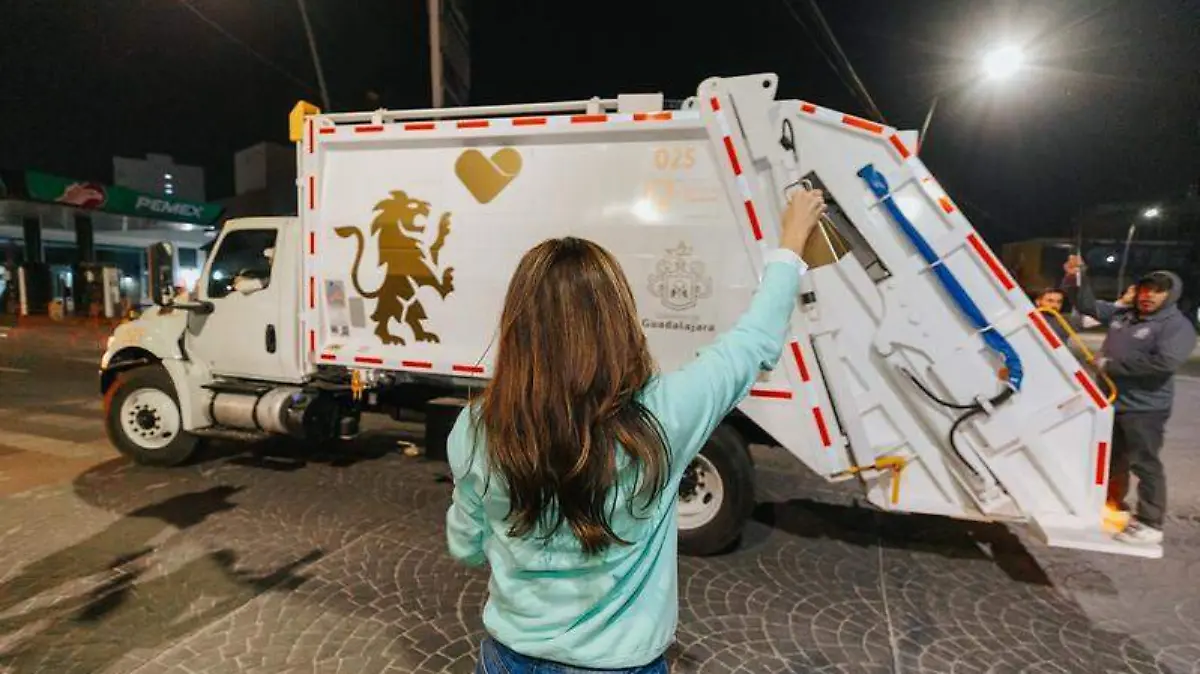 Verónica Delgadillo da banderazo a camiones de basura